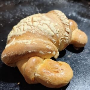 "Cuerno con Costra de Pasta"